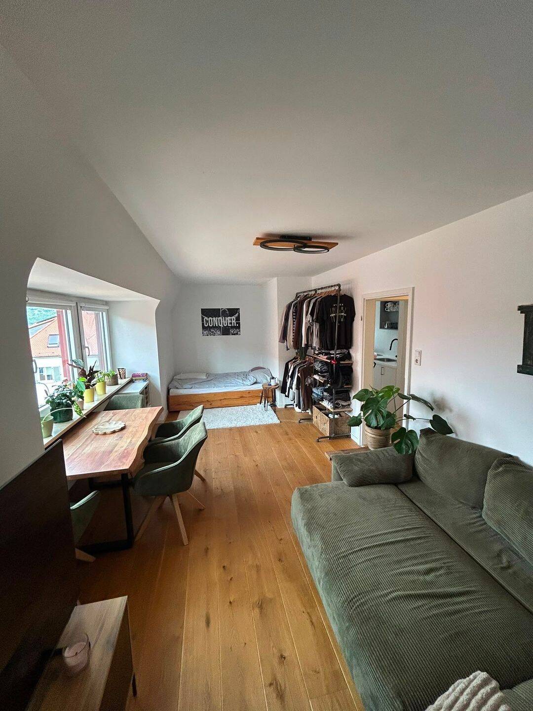 Attraktive teilmöblierte Wohnung in schöner Lage, 97074 Würzburg (Frauenland Sanderau)