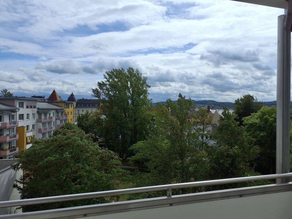 Große 3-Raum-Wohnung mit Balkon ins Grüne – Top Lage & Schnitt!, 8523 Plauen