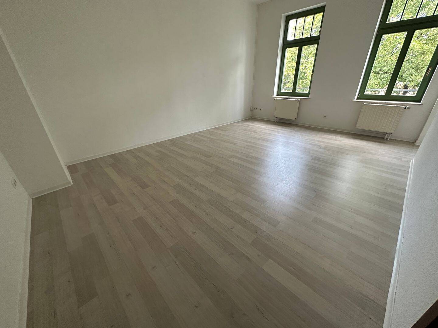 Modernes Laminat – Bad mit Wanne – in Küchwaldnähe im 3. OG !!, 9113 Chemnitz