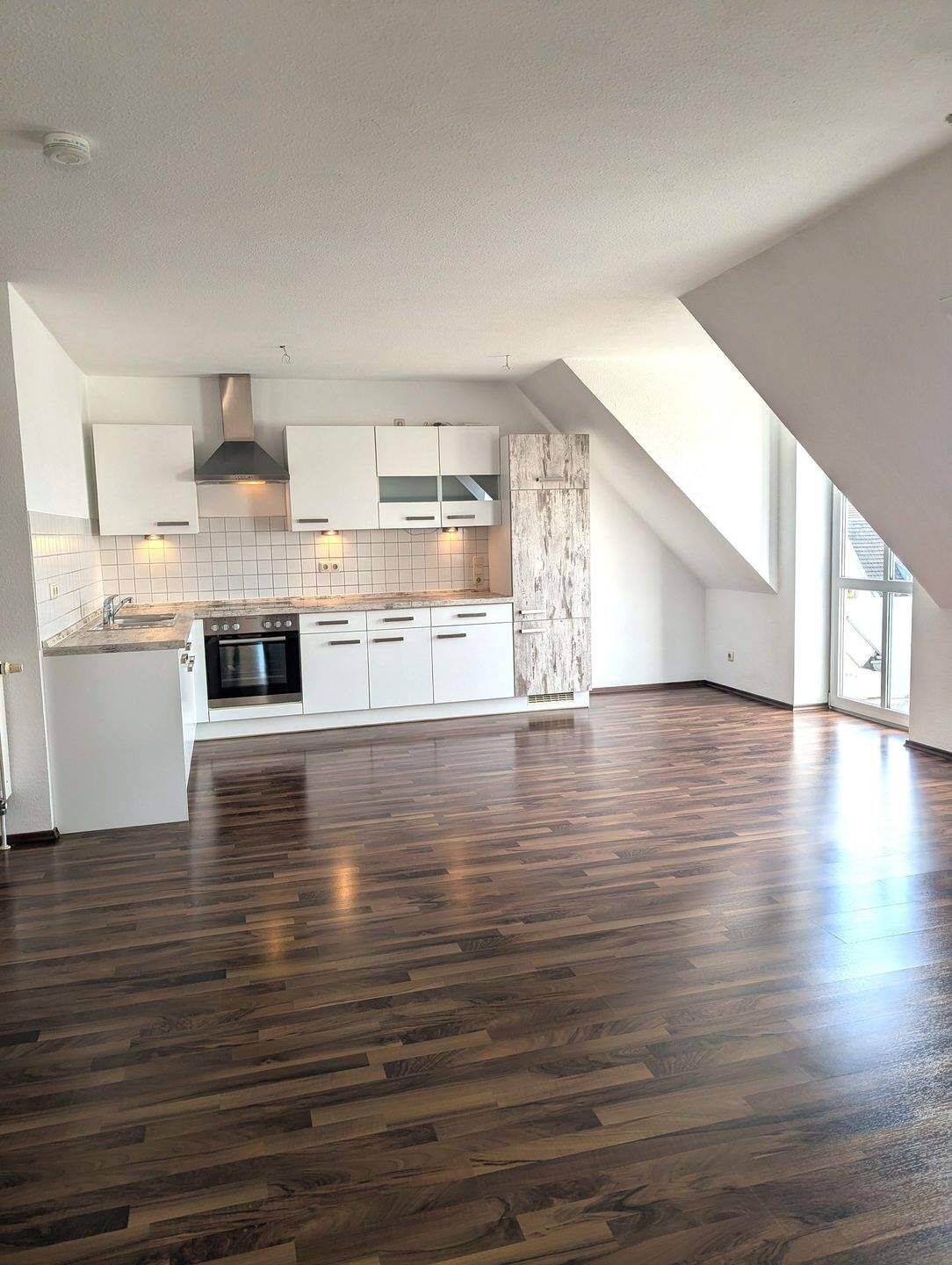 NEU renovierte Wohnung mit Balkon, Einbauküche und Stellplatz, 95346 Stadtsteinach