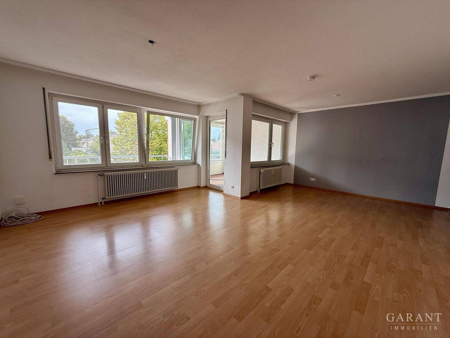 Helle 4 1/2 Zimmer-Wohnung mit Wintergarten und Balkon – in ruhiger Ortsrandlage!, 71106 Magstadt