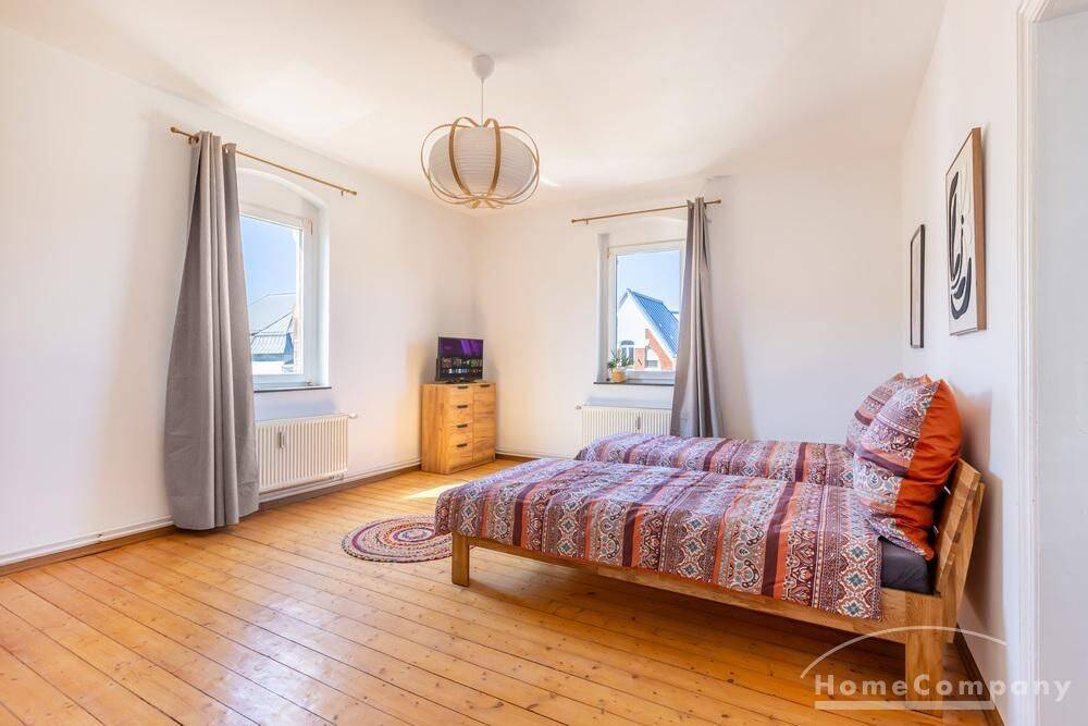 19635 HomeCompany Möbliert/Furnished Hübsche große Altbauwohnung mit Holzfußboden in Meißen Mansardgeschoß! max. 4 Personen, 1662 Meißen