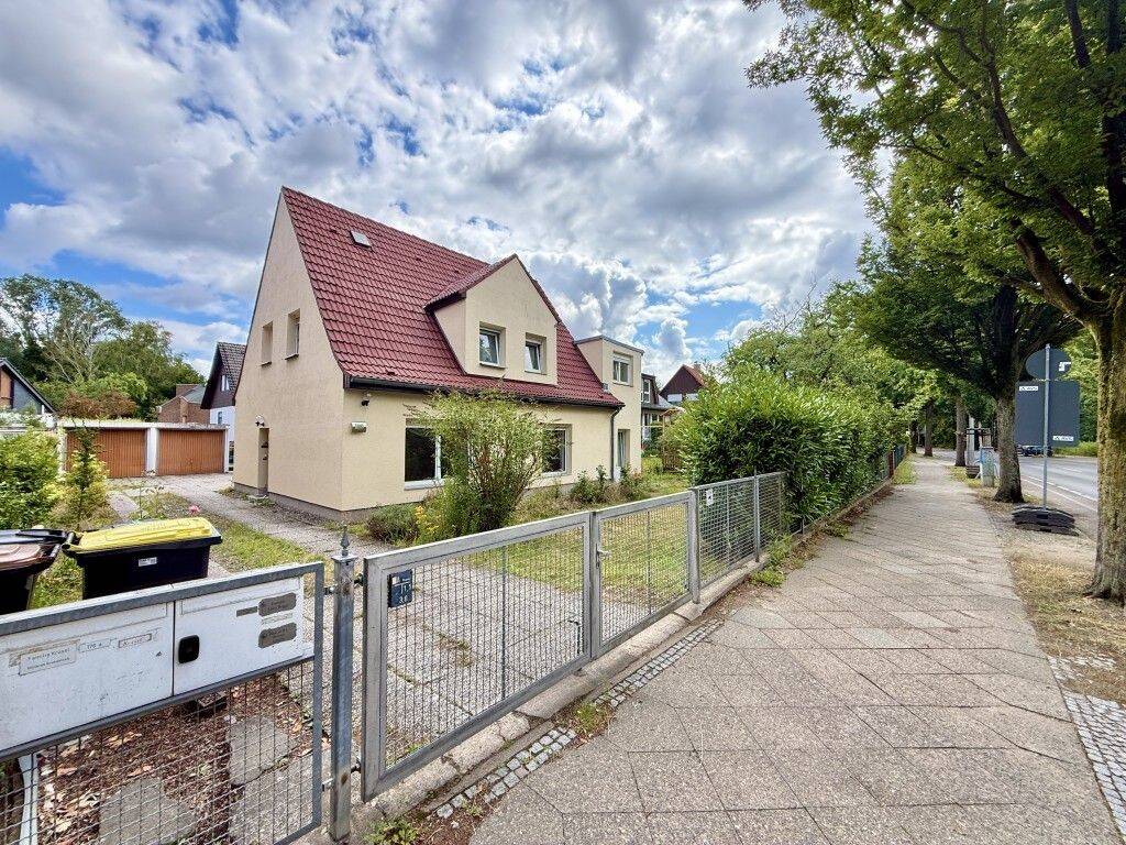 Einfamilienhaus mit Fertigteilgarage, 13503 Berlin (Reinickendorf)