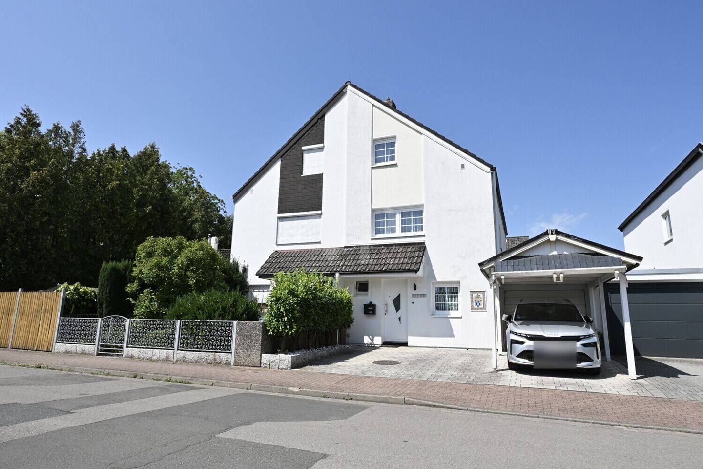 Viel Platz für Ihre Wohnträume: Großzügige Doppelhaushälfte mit Pool und Wintergarten!, 30952 Ronnenberg