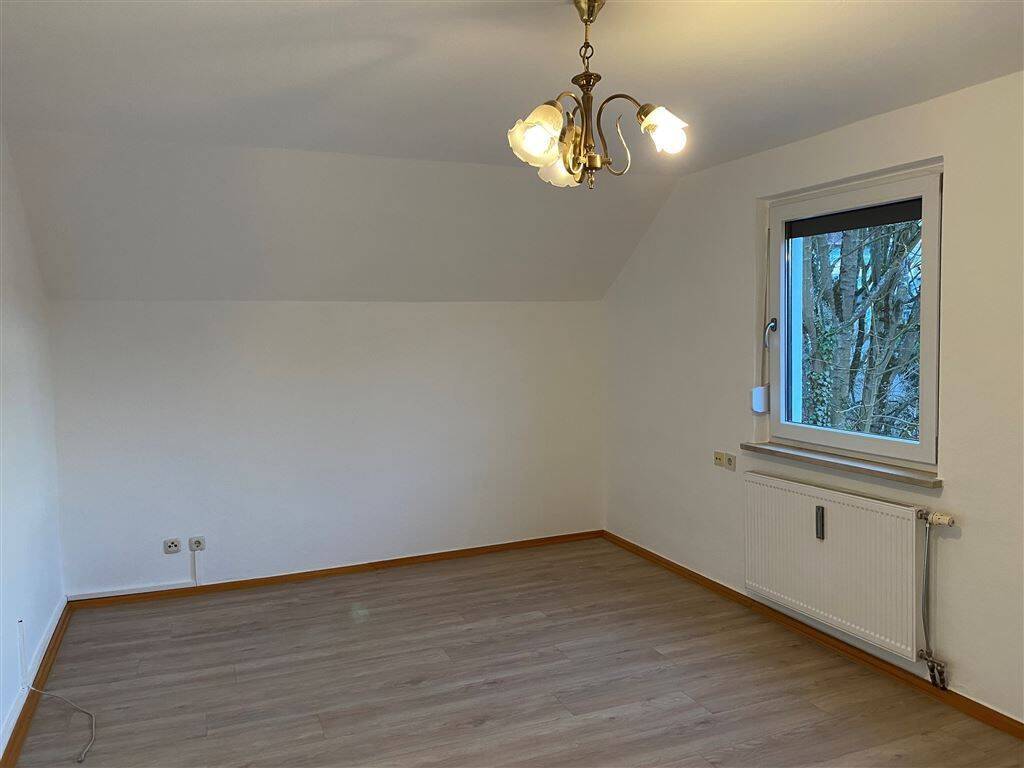 Wohnen in ruhiger Seitenlage – schöne Dachgeschosswohnung ab Oktober, 94032 Passau (Altstadt Haidenhof-Nord Haidenhof-Süd Innstadt)