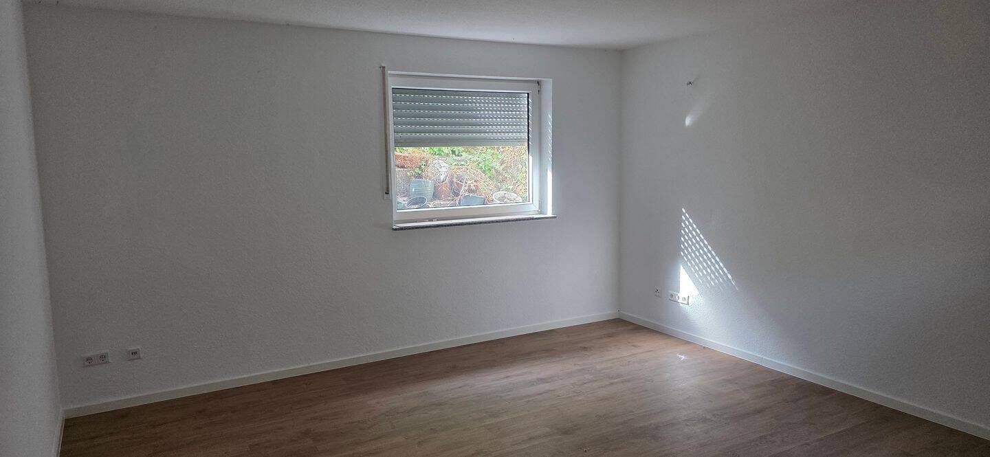 Schöne kleine Souterain-Wohnung mit EBK Nähe S-Bahn, 63165 Mühlheim am Main