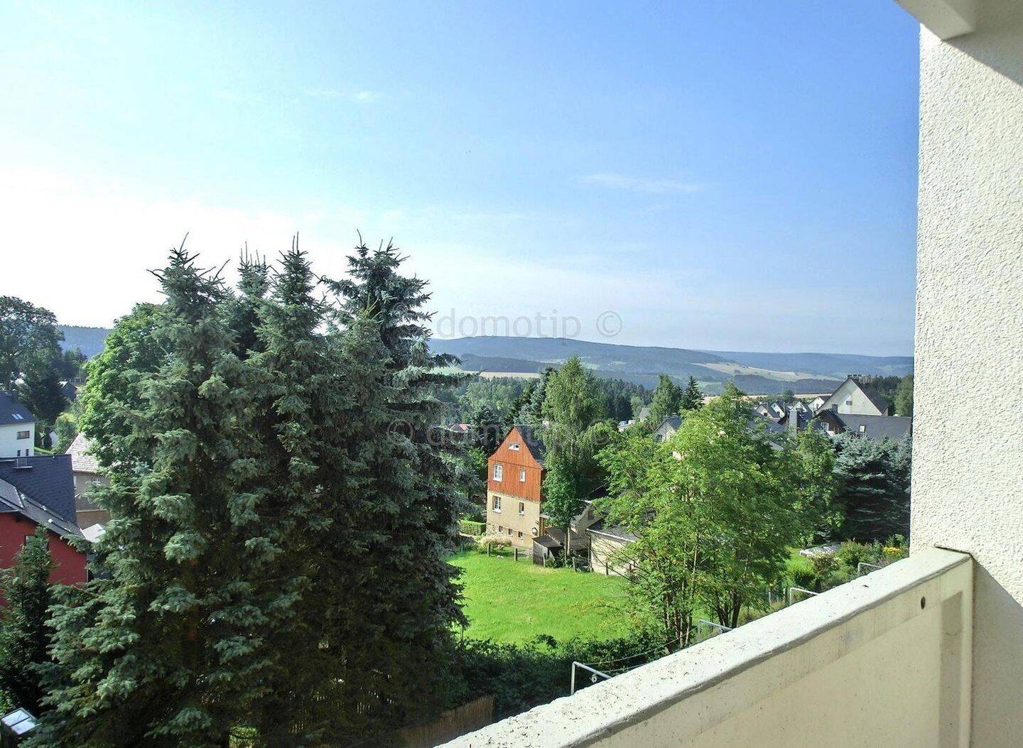Elterlein: Sonnige 3-Zimmer-Wohnung mit großem Balkon und Einbauküche, 9481 Elterlein