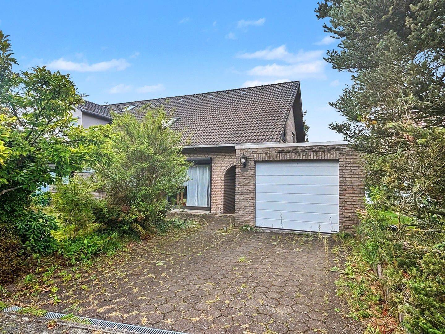 Geräumige Doppelhaushälfte in guter Lage von Augustdorf, 32832 Augustdorf