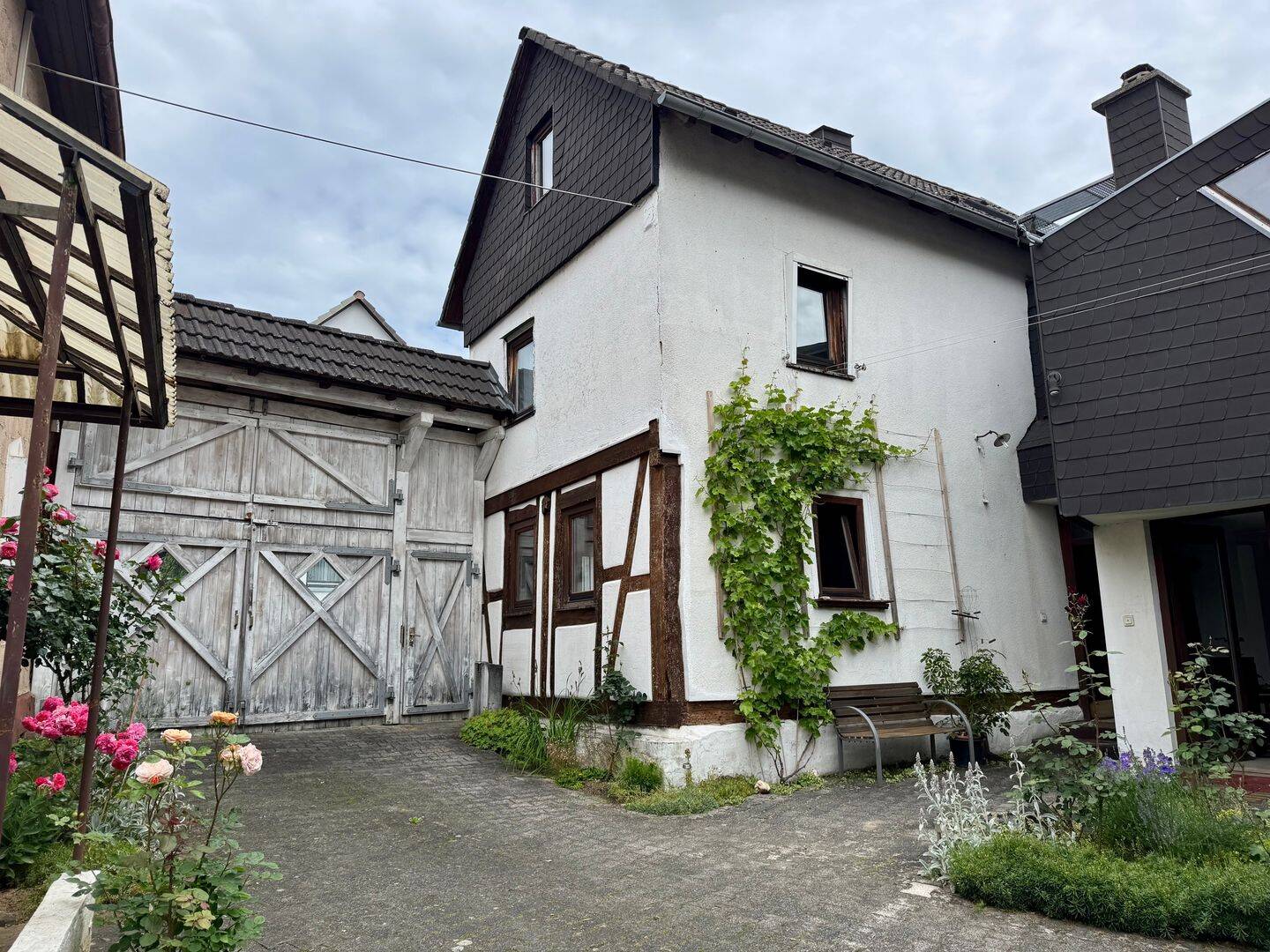 Wohnen mit Charakter – Charmantes Bauernhaus mit Fachwerk, 35641 Schöffengrund
