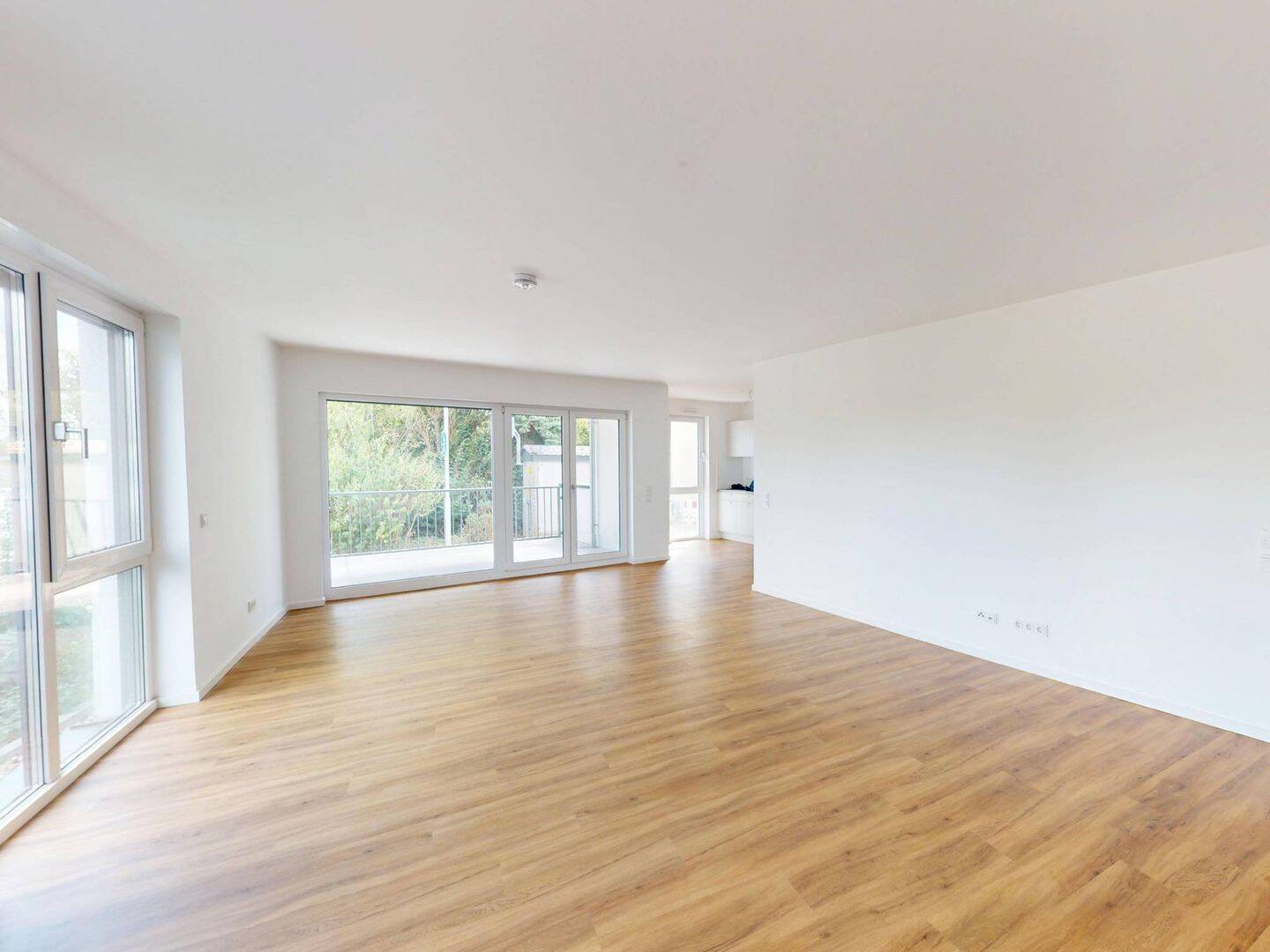 Lichtdurchflutete 3-Zimmer-Wohnung mit EINBAUKÜCHE, BALKON und 2 Bädern, 61381 Friedrichsdorf