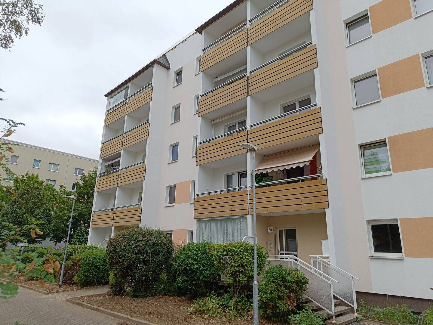 Bezugsfrei – 4 Zimmer Wohnung mit Balkon, offener Küche | Neustädter Feld, 39128 Magdeburg