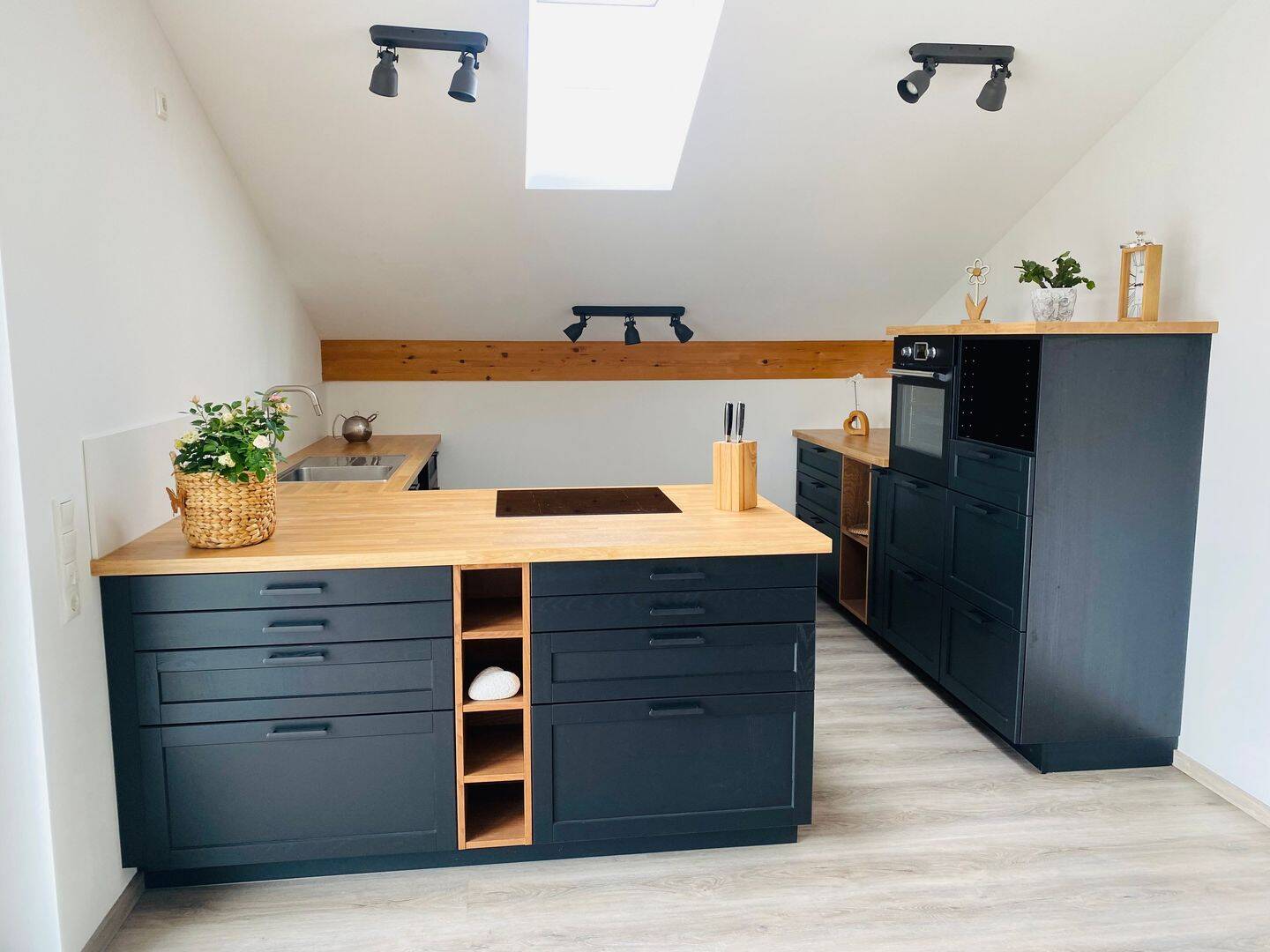 Lichtdurchflutete 4 Zimmer Neubau Dachgeschoßwohnung, 84371 Triftern