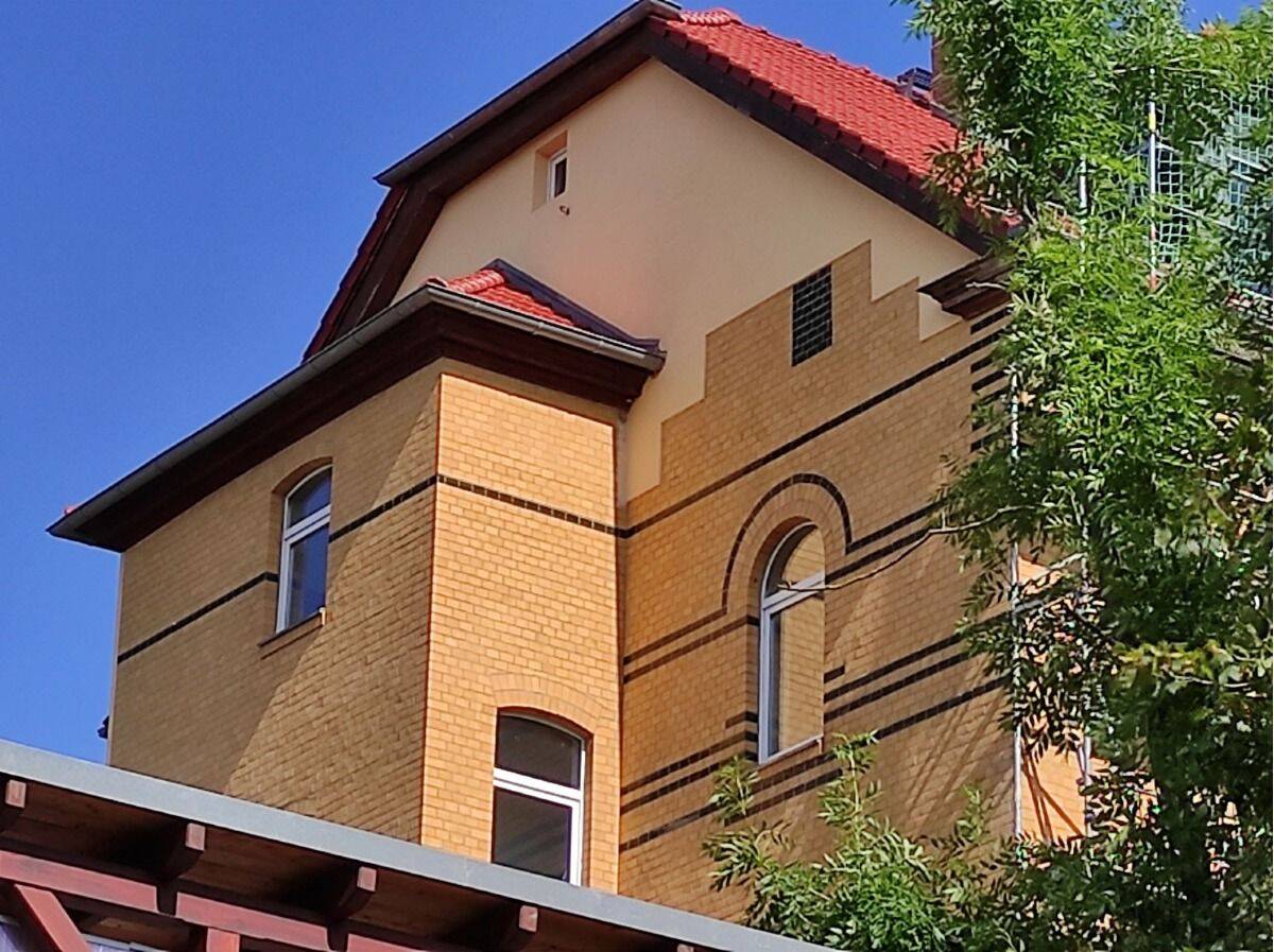 Schicke Erdgeschoßwohnung mit Balkon + Garten + Stellplatz, 4600 Altenburg