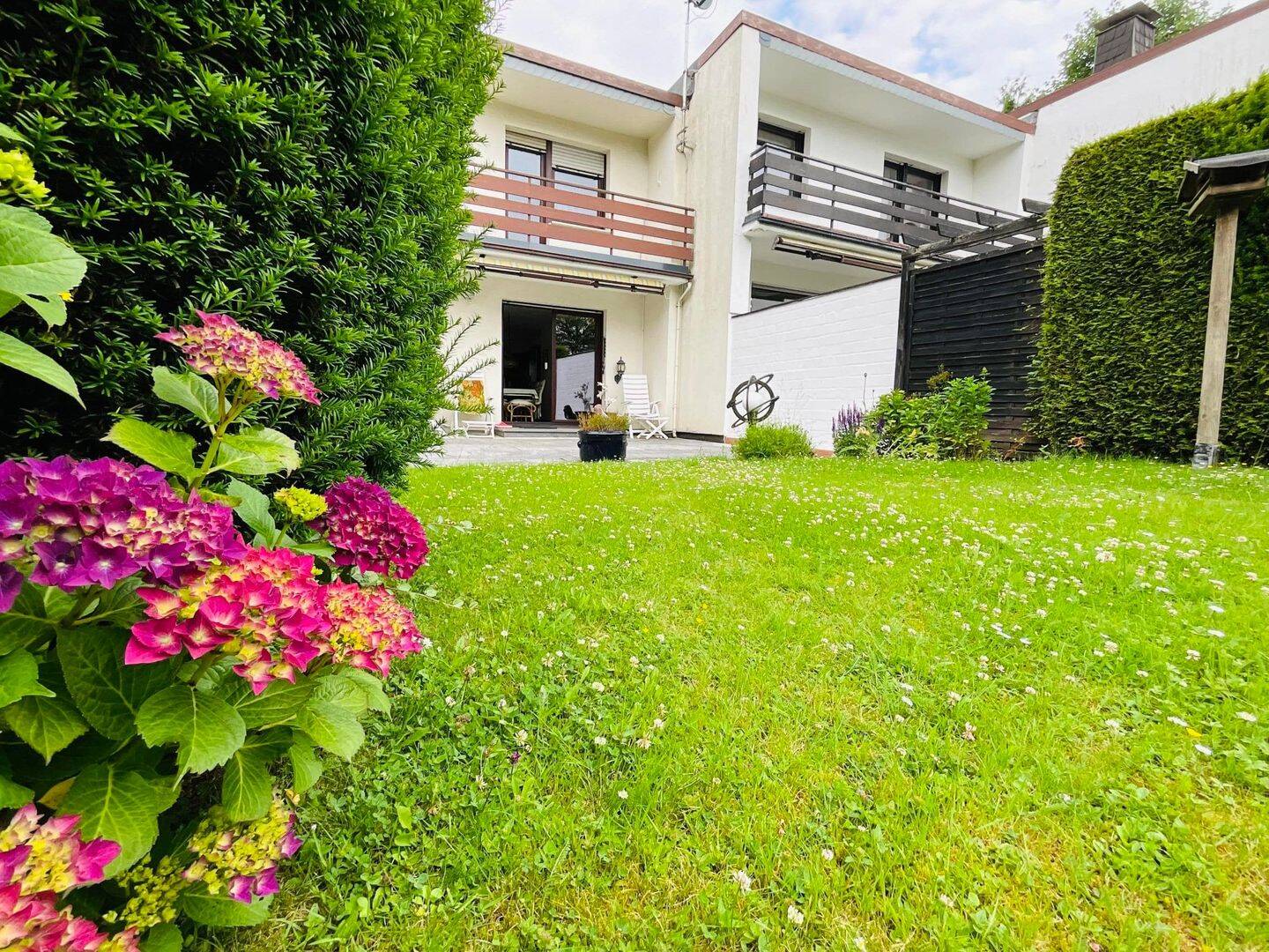 Viel Platz für Ihre Ideen – Reihenhaus mit Garten & Garage in gefragter Lage von Ennepetal Voerde-Nord, 58256 Ennepetal
