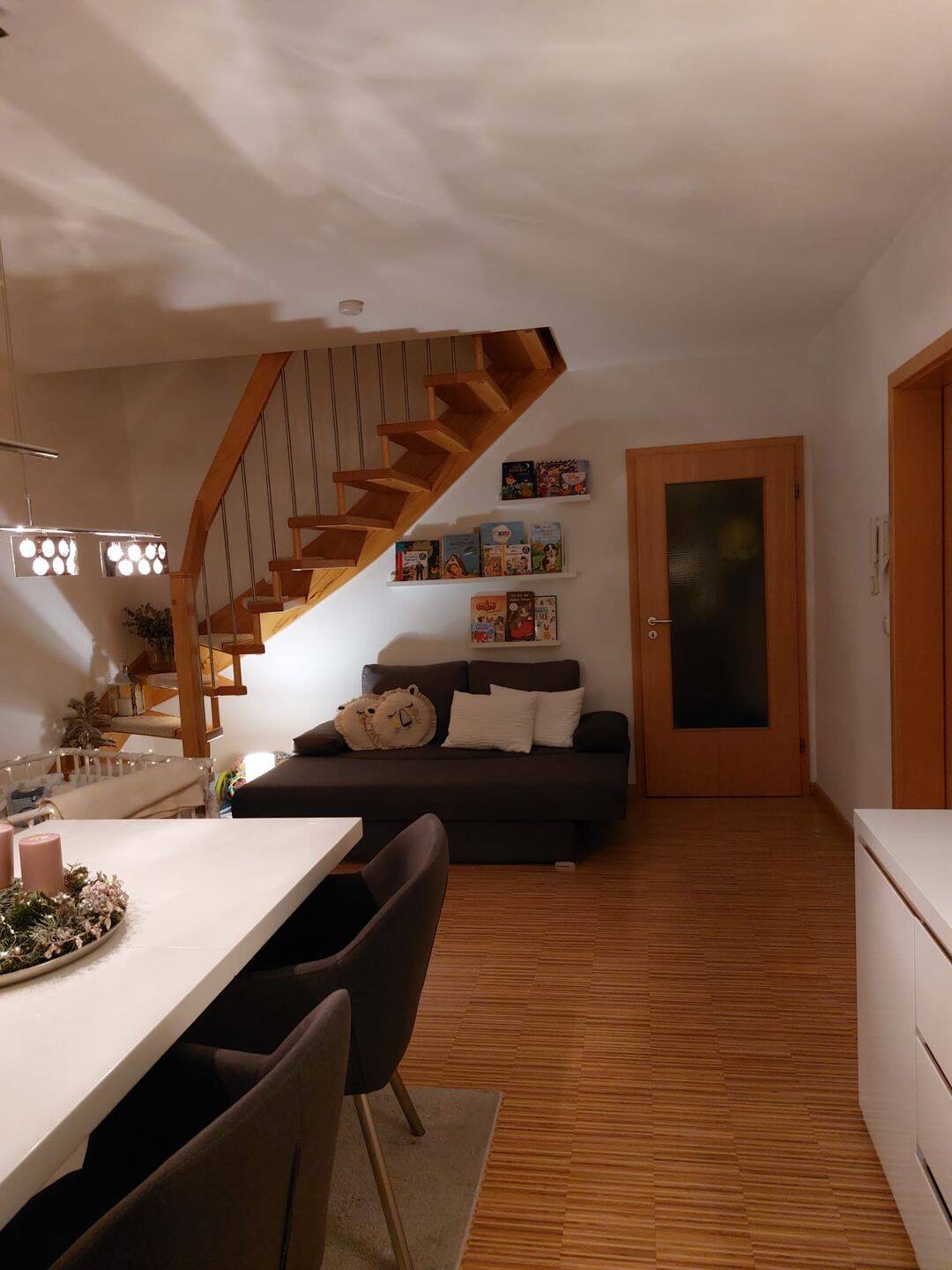 Sehr schöne hochw. 3 Zw. mit Balkon und zusätzlich Dachboden, 97464 Niederwerrn