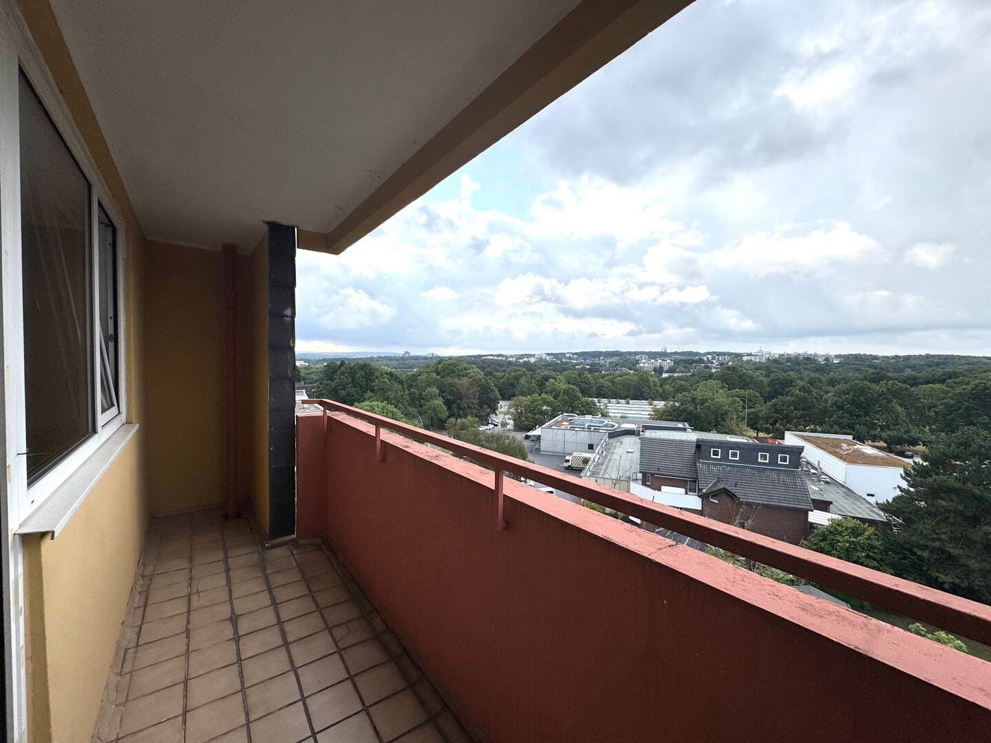 Über den Dächern von Bochum: lichtdurchflutete 3,5 Zimmerwohnung mit Balkon, 44803 Bochum (Altenbochum Laer Wiemelhausen)