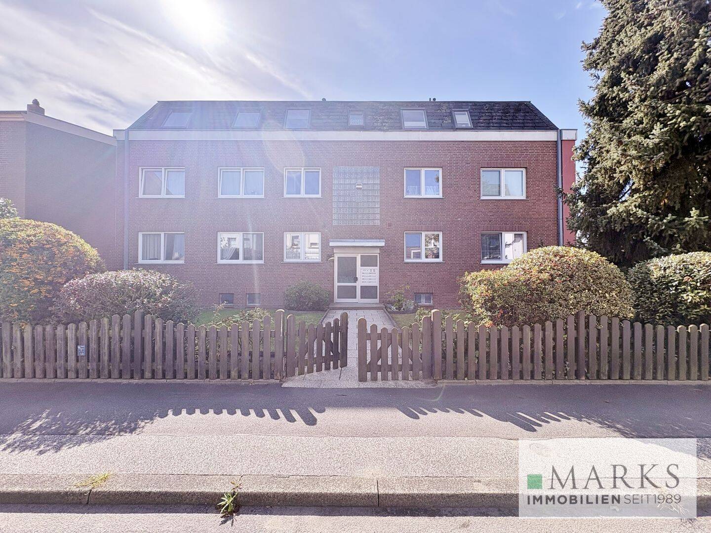 Gepflegte 2-Zimmer-Wohnung mit Balkon & TG-Stellplatz in Lübeck St. Gertrud, 23566 Lübeck (Sankt Gertrud Sankt Jürgen)