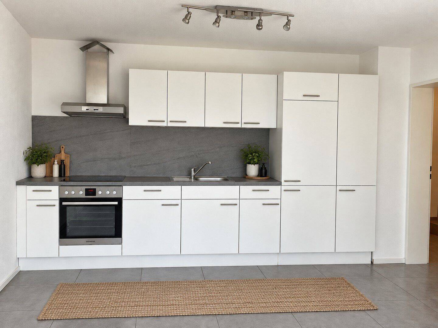 Gepflegte 2-Zimmer-Souterrainwohnung mit separatem Eingang und großzügiger Terrasse, 78337 Öhningen