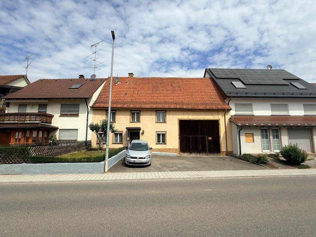 Schnäppchenhaus mit großem Grundstück und Nebengebäuden, 78234 Engen