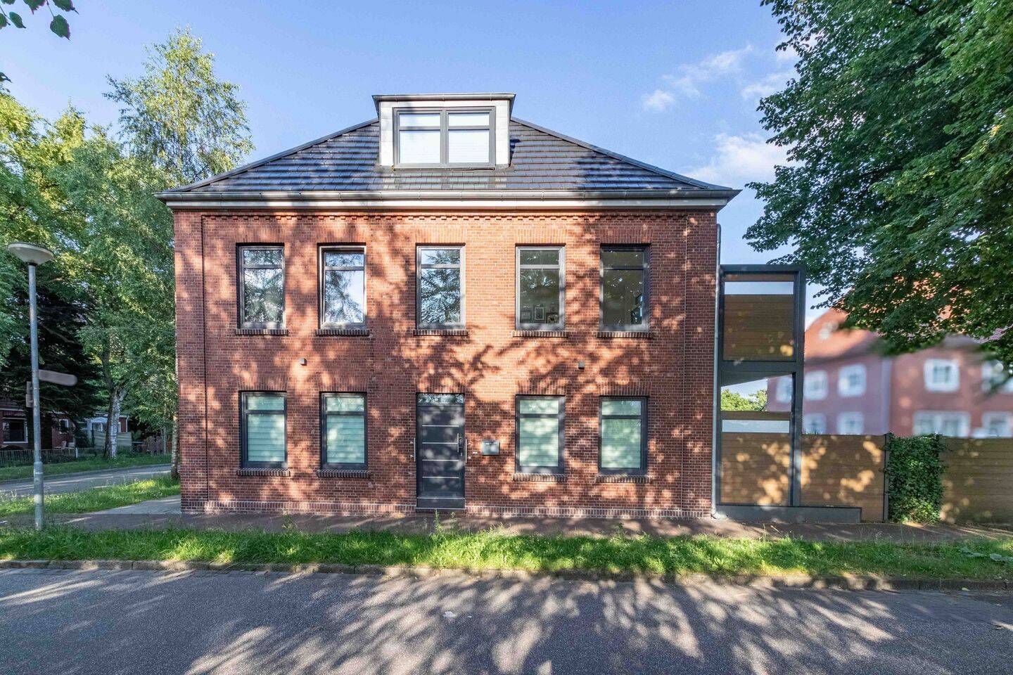 Stilvolle Eigentumswohnung im kernsanierten Wohnhaus mit hochwertiger Ausstattung in Leer, 26789 Leer (Ostfriesland)