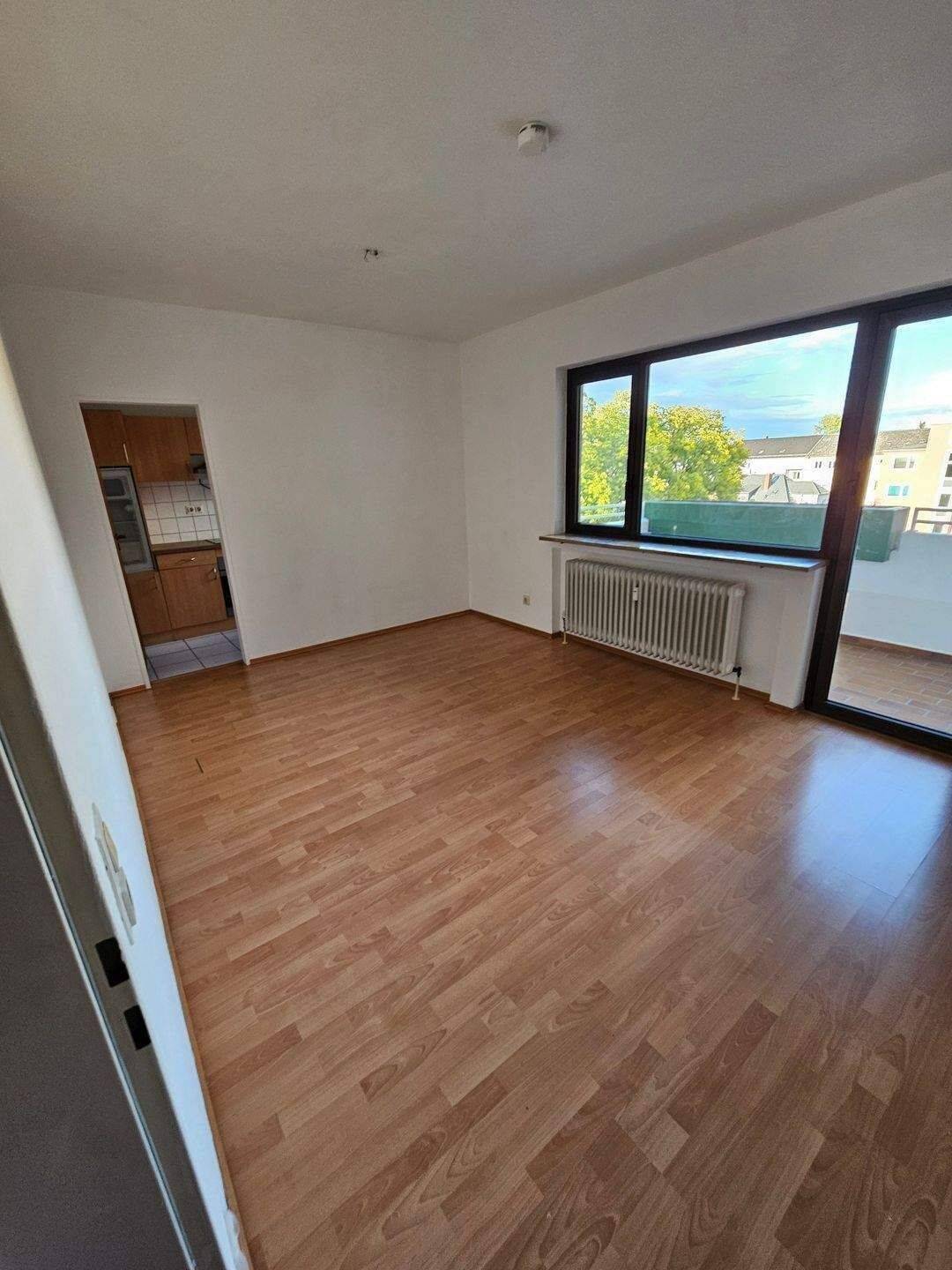 NIEDERRAD, schöne 2-ZW, teilrenoviert, Wannenbad, Laminatboden, Balkon in gepflegtem Haus!, 60528 Frankfurt am Main (Niederrad Sachsenhausen Schwanheim)