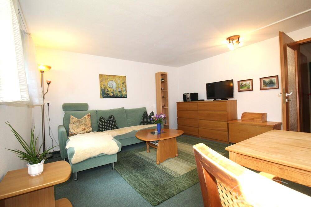 25896 HomeCompany Dresden Möbliert/Furnished 2-Zimmer Souterrain Apartment in Dresden-Leubnitz/Neuostra max. 1 Person, 1217 Dresden (Kleinpestitz/Mockritz Leubnitz-Neuostra Räcknitz/Zschertnitz Strehlen Südvorstadt-Ost)