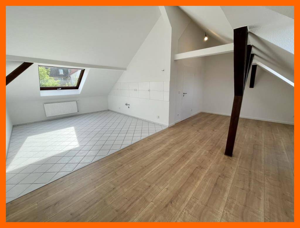 Mit Weitblick! 2,5 Raum DG Wohnung mit offener Küche im Wohnzimmer. Modernes Bad mit Wanne!, 7545 Gera (Bieblach Innenstadt Ostviertel Pforten Untermhaus)
