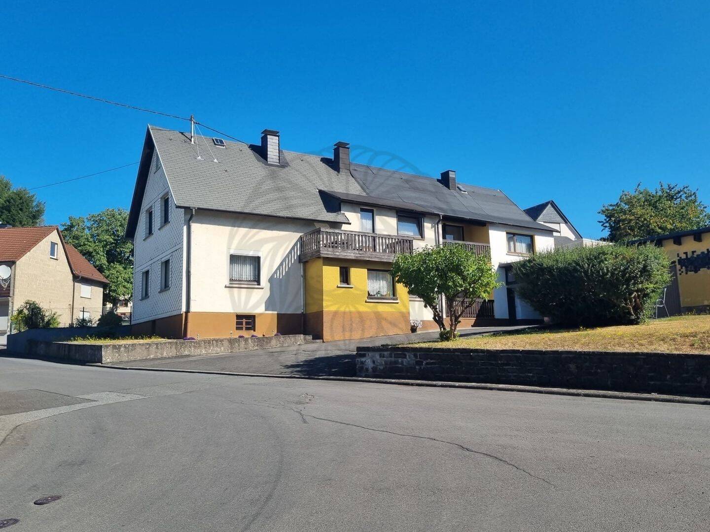 Kölbingen: Freistehendes Einfamilienhaus mit Ausbaureserve, Garten und Garage in sonniger Lage, 56459 Kölbingen
