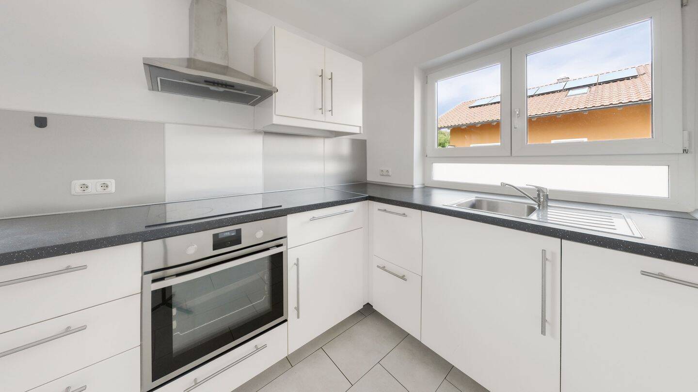 Zwei-Zimmer Wohnung in ruhiger Lage in Deggendorf mit Garten, Balkon, Garage und Stellplatz, 94469 Deggendorf