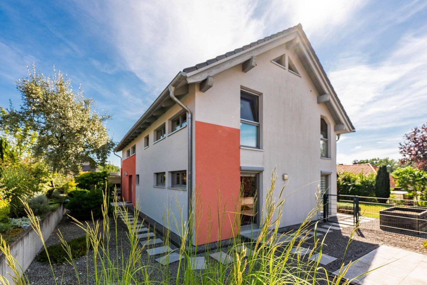 Einziehen und Wohnen: A+-Einfamilienhaus mit Doppelcarport und eigenem Praxisraum in Jena-Ilmnitz, 7751 Jena