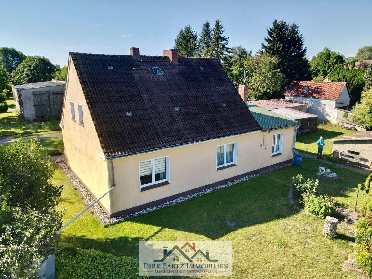 Ländlich!! Ruhig!! Gemütlich!! Einfamilienhaus mit Nebengelass und großem Grundstück!!, 17121 Loitz