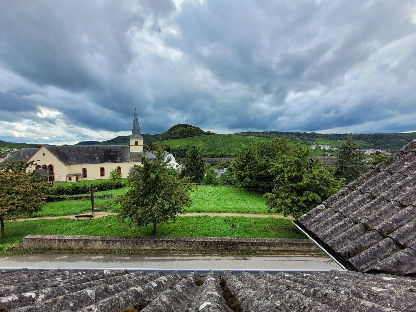 3 Zimmer Dachgeschosswohnung mit wundervollem Ausblick, 54453 Nittel