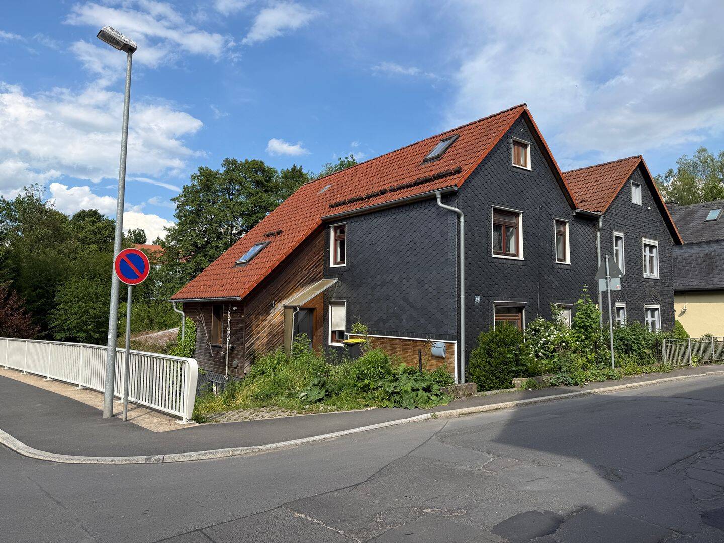 Charmante Fachwerk-Doppelhaushälfte mit großzügiger Wohnfläche, 98527 Suhl (Suhl)
