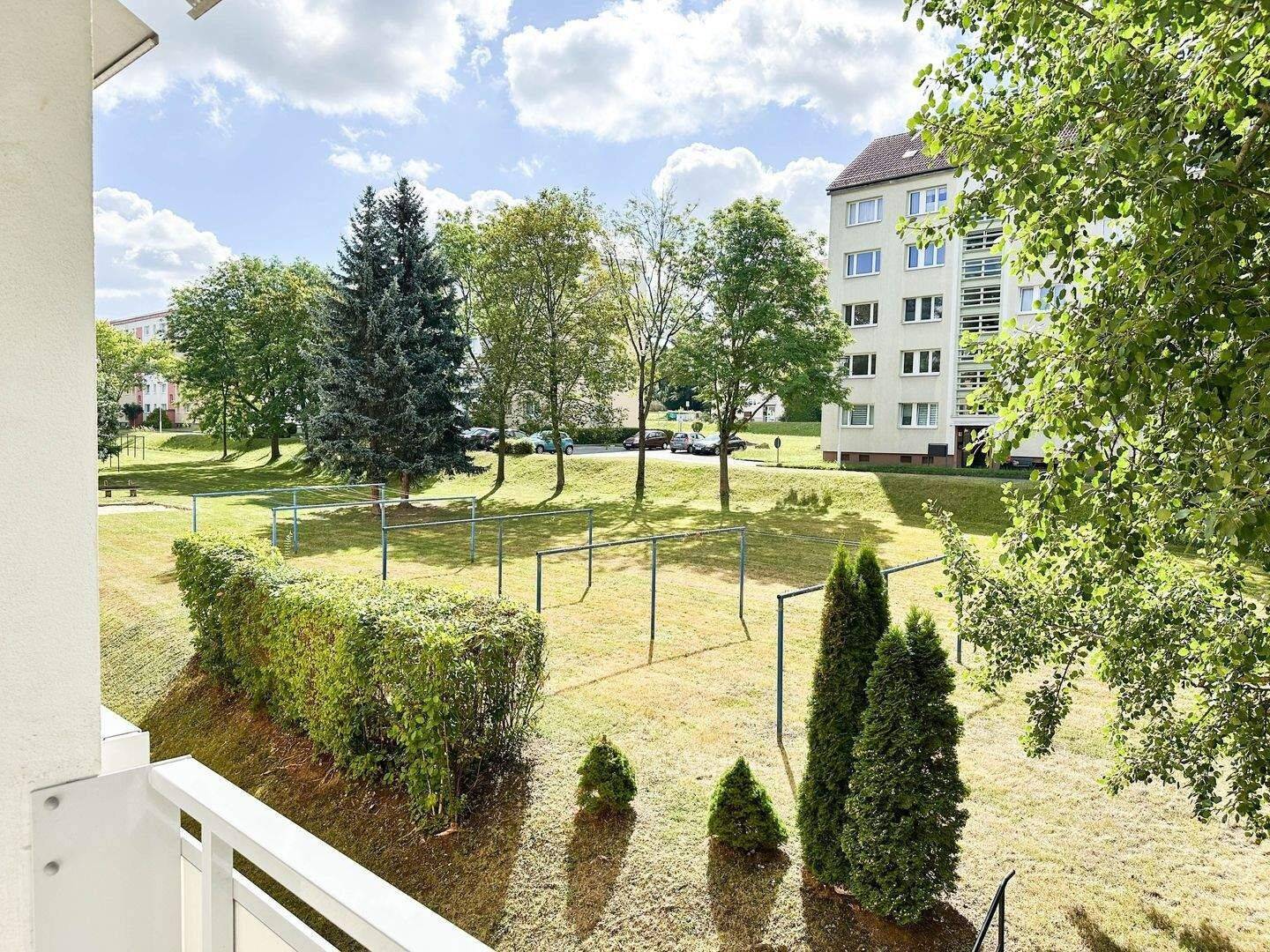 Erdgeschoss – Familienfreundliche 4-Zimmer-Wohnung mit großem Balkon, 8412 Werdau