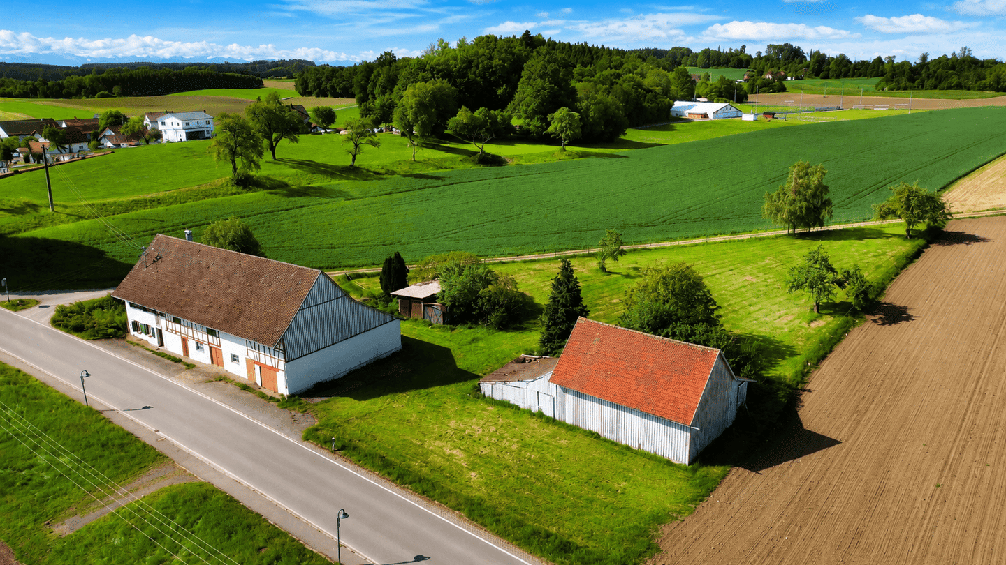 Platz für alle Ihre Träume: Hofensemble mit großem Grundstück !, 88364 Wolfegg