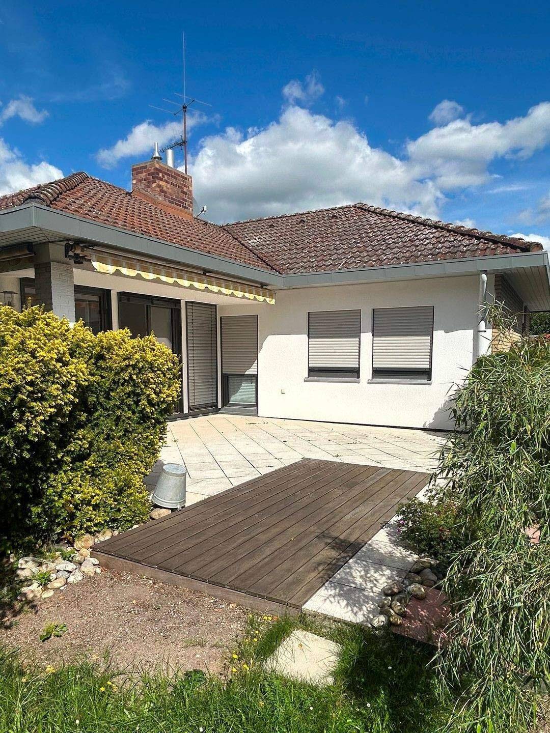 Freistehender Walmdachbungalow mit Garage, 91094 Langensendelbach
