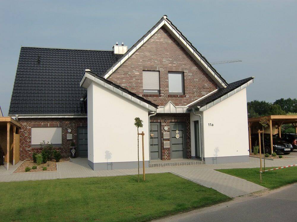 schöne 2-Zimmer-Wohnung mit Balkon, eigenem Eingang und Carport in zentraler Lage, 49740 Haselünne