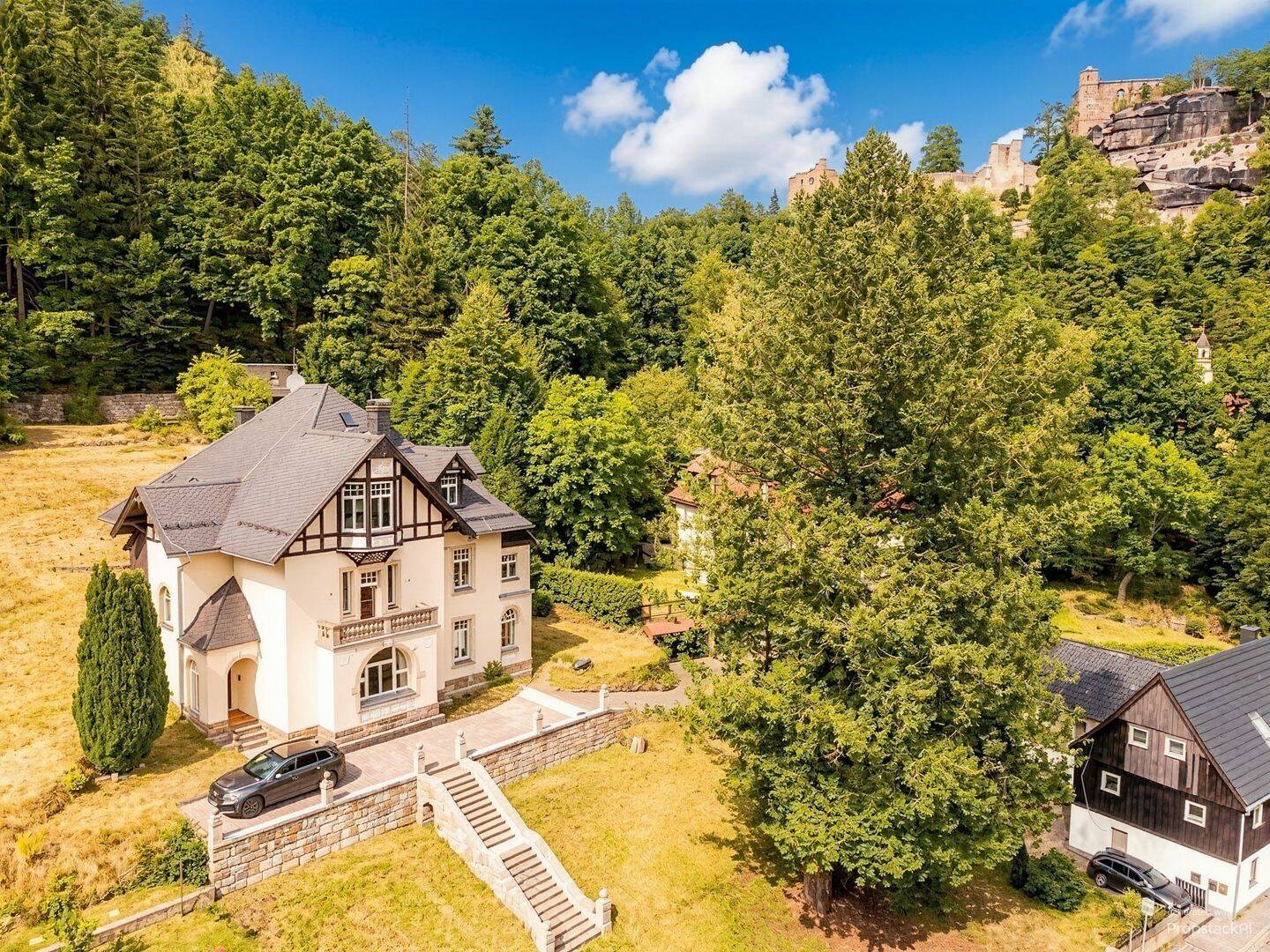 +++ Villa Turon – Exklusive Luxusvilla mit Bergblick in schönster Naturlage +++, 2797 Oybin