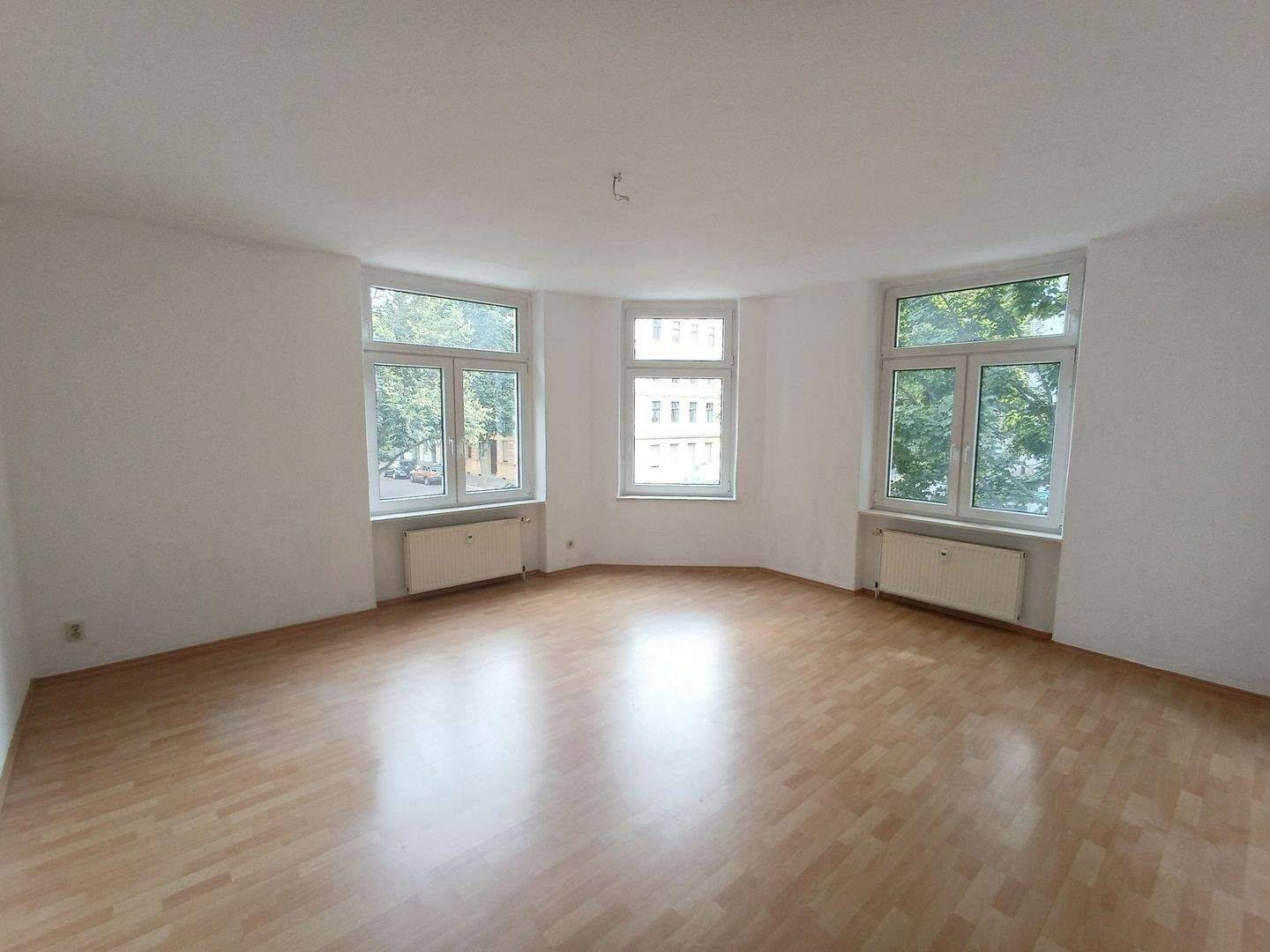 Viel Platz zum Spielen und Entspannen! Großzügige 3-Raum-Wohnung mit Balkon, 39112 Magdeburg (Leipziger Str. Sudenburg)