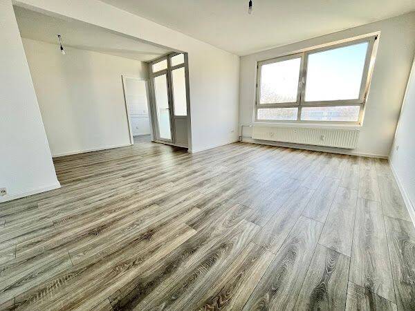 Frisch renovierte 3-Zimmer-Wohnung mit Balkon!, 45279 Essen (Freisenbruch Horst)