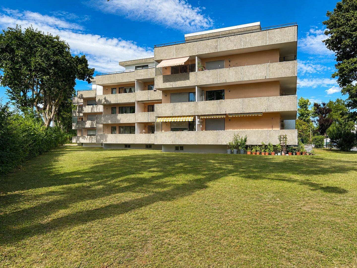 Attraktives 1-Zimmer-Apartment mit Einbauküche und Balkon in Neu-Esting, 82140 Olching