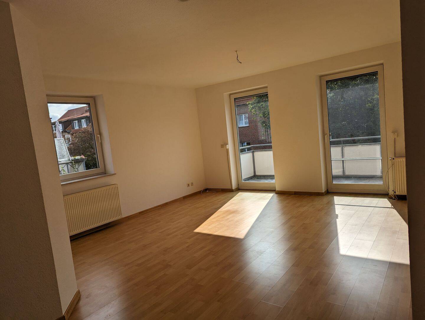 Großzügig geschnittene Wohnung mit EBK und Balkon, 21147 Hamburg (Harburg Hausbruch Neugraben-Fischbek)