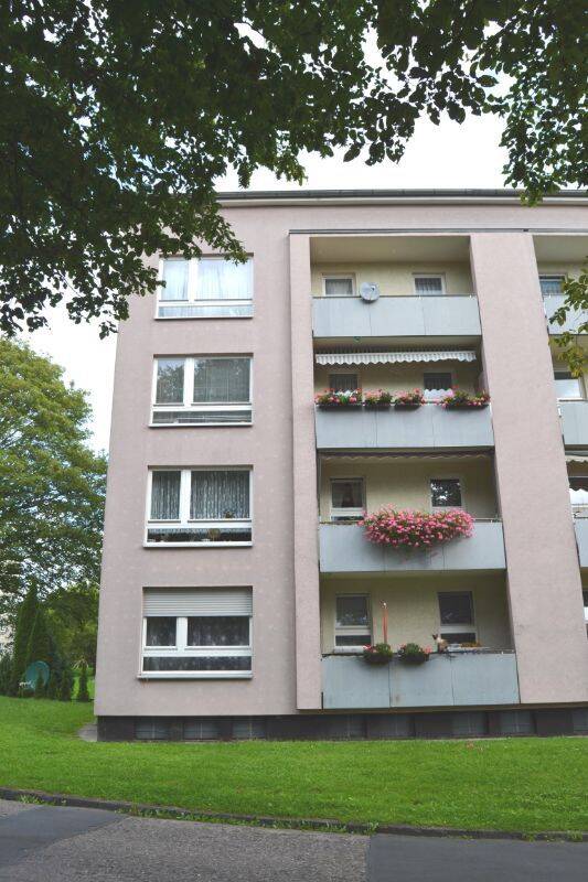 Große 3-Zimmer-Wohnung ideal für Paare und Familien mit Balkon, 34134 Kassel (Niederzwehren Oberzwehren Süsterfeld/Helleböhn)