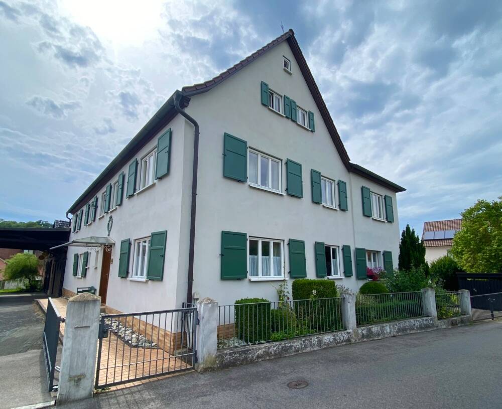 Hübsche 4-Zimmer-Wohnung mit Einbauküche und Stellplatz in Coburg-Neuses, 96450 Coburg