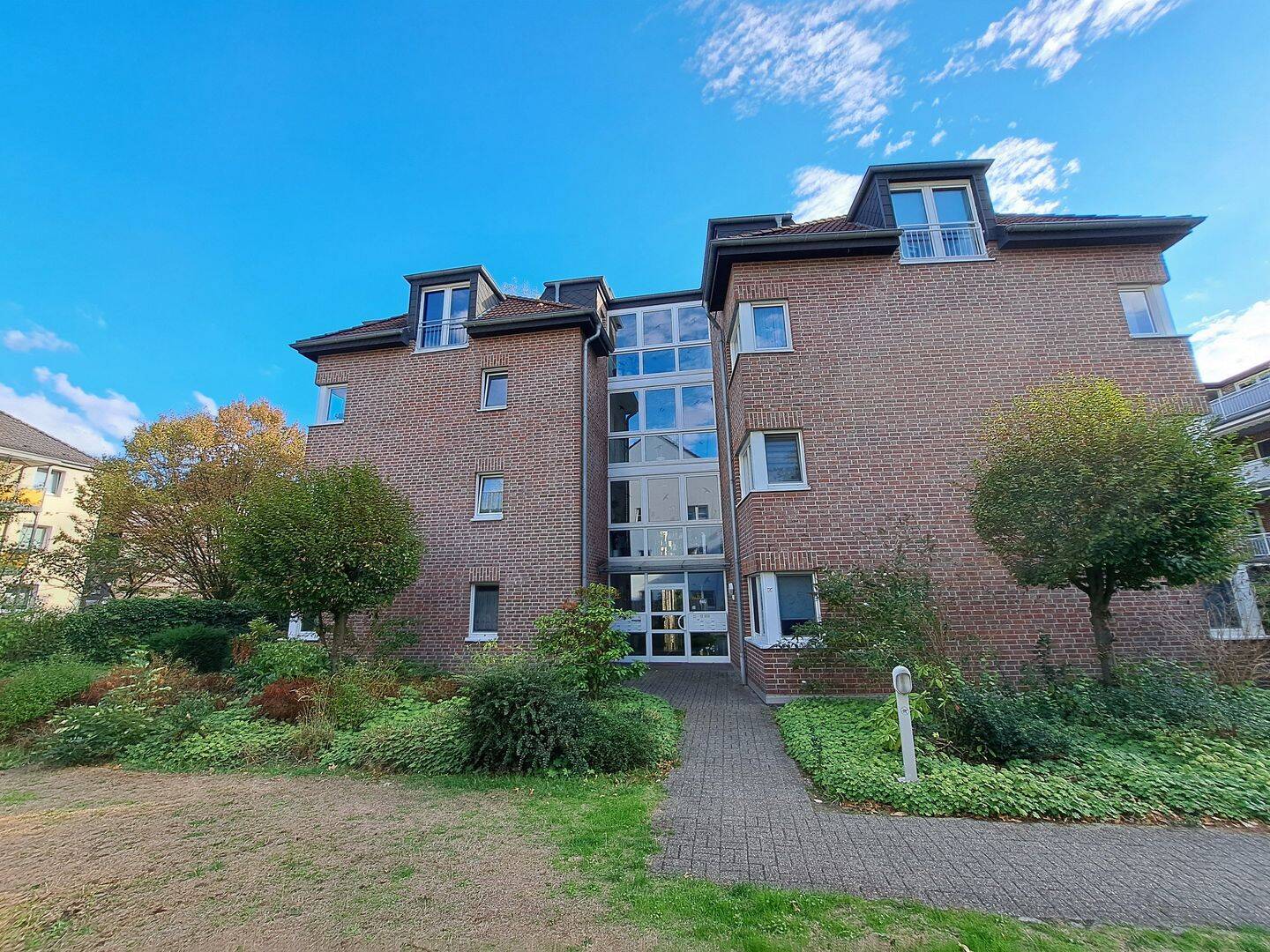 Gemütliche 2-Zimmer Wohnung im gepflegten Zustand für 1 Person, 47055 Duisburg (Neudorf-Süd Wanheim-Angerhausen Wanheimerort)