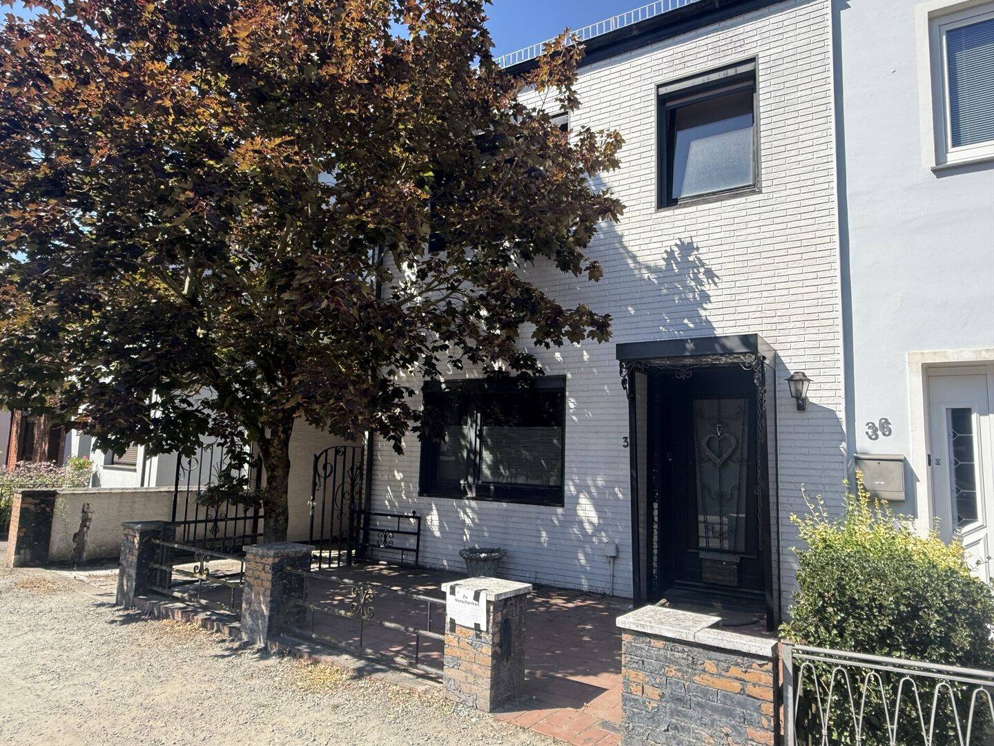 Sanierungsbedürftige Doppelhaushälfte mit Potenzial – Raum für eigene Ideen in Bremen-Burg-Grambke, 28719 Bremen (Blockland Burg-Grambke Burgdamm Werderland)