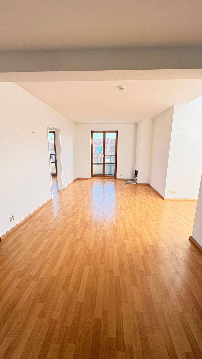 Lichtdurchflutet Dachgeschosswohnung mit Loggia – 5 min Fußweg zum Bahnhof, 15232 Frankfurt (Oder) (Frankfurt)