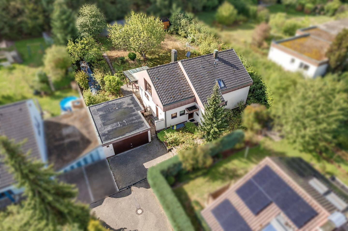 Freistehendes Einfamilienhaus mit Einliegerwohnung, Doppelgarage und großem Naturgarten am Waldrand, 75433 Maulbronn
