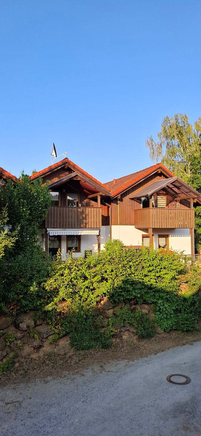 Sanierte Ferienwohnung mit Garten und Terrasse – PV – Wärmepumpe – Klima, 93479 Grafenwiesen