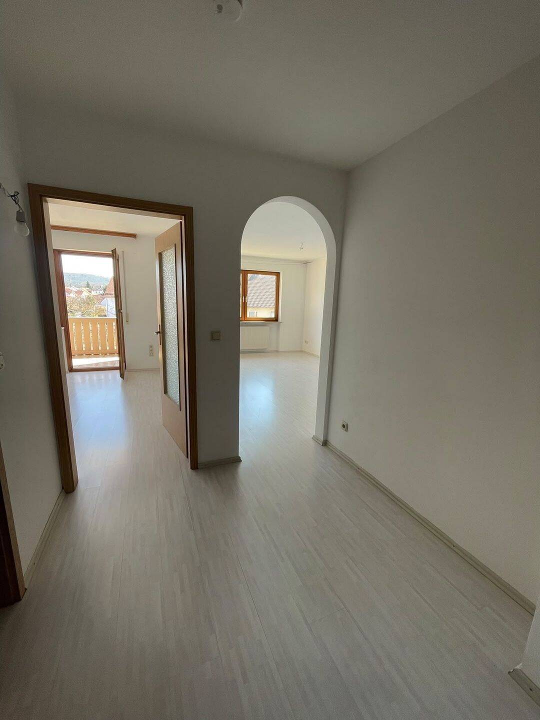 Helle 2-Zimmer-Wohnung mit Balkon & Tiefgarage im Herzen vom Altenhof, 92318 Neumarkt i.d. OPf.